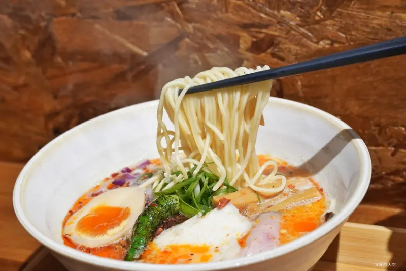 [ 新莊美食 讓麵煮一會 雞白湯らーめん ]平價雞白湯拉麵 溫暖新莊人的胃 - 安妮的天空