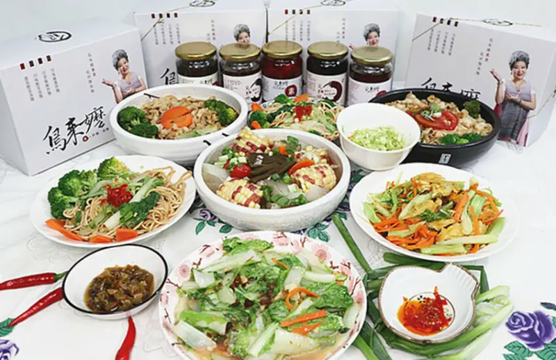 激推素拌麵*素醬菜｜【鳥來嬤素拌麵辣馬子素醬菜】系列｜獨家醬料｜一醬多用｜吃煮拌炒｜廚房必備好物，香辣爽脆，一口接一口，健康安心美味！