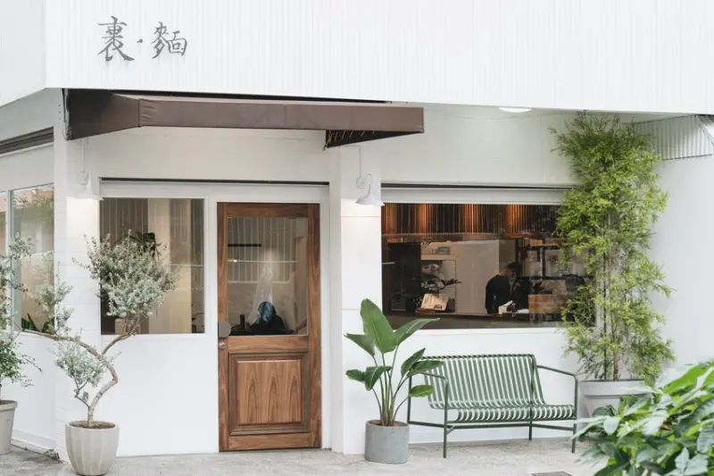 高雄，楠梓區｜裹麵｜以時光編織的第五間小憩，讓賞味期限在此定格｜高雄牛肉麵