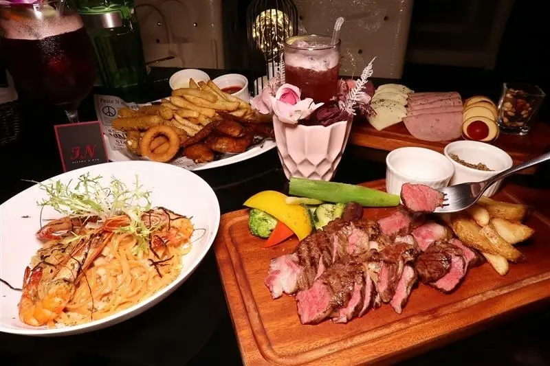 天母餐酒館推薦 IcoNiq bistro 義大利麵無骨牛小排調酒 超大包廂慶生可唱歌KTV~