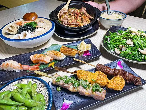 (台北忠孝敦化站)歐買尬海鮮串燒居酒屋丼飯專賣店 台北東區居酒屋宵夜推薦 全台北市CP值最高的丼飯專賣店 日式裝潢風格 有包廂可唱歌 生日聚餐公司聚餐推薦 餐點多樣又美味