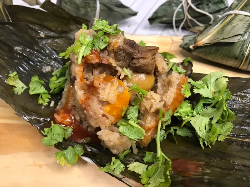 【宅配美食】吃粽子低熱量無負擔「低卡蒟蒻米粽」，台菜小天王『溫國智』主廚親手研製，頂級松露鮑魚粽！