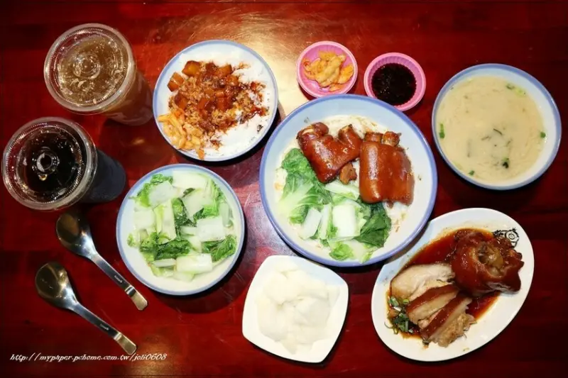 【歐買尬豬霸王豬腳飯專賣店】台北美食推薦 台北豬腳飯推薦 傳承四平街富霸王口味 必點麻辣滷肉飯、麻辣滷雞爪