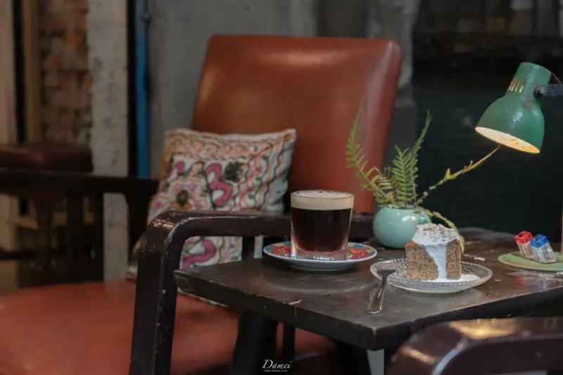 離城慢遊在老街區中的台派浪漫，悠然不急促-發爐號