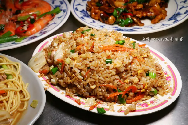 小琉球好吃又便宜的海鮮炒飯、海鮮炒麵「大富小吃」小琉球美食、團體合菜、菜單價位