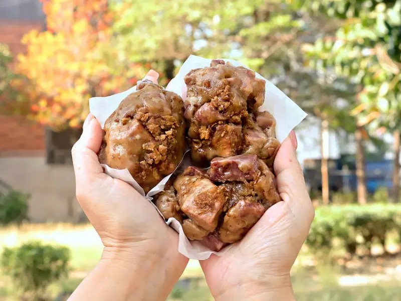 台南芋頭粿／一週只賣1天／限量供應沒預訂買不到／傳統古早味飄香30多年／無招牌隱身巷弄超低調／沒有在地人帶路保證找不到