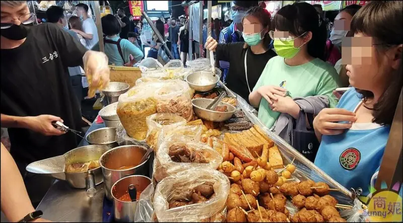 三合宴。總站夜市必吃10元滷味辣脆腸!祖傳秘方古早味冷滷搭配銷魂醬神好吃-商妮吃喝遊樂