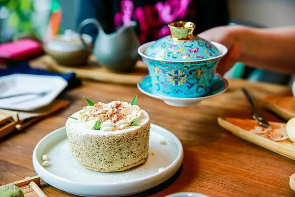 桃園中壢後站下午茶推薦-沐詞間，有如在和善的榕樹下說文品茗，茶點絕讚，以詞選茶滿室馨香以茶佐詞怡然自得的茶館。