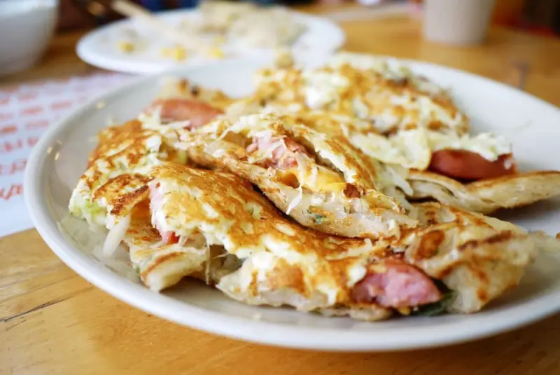 【台南】中西區 阿杰手工蛋餅 等了50分鐘終於吃到超大蛋餅‧來自台東20年老店的人氣排隊早餐♥♥♥