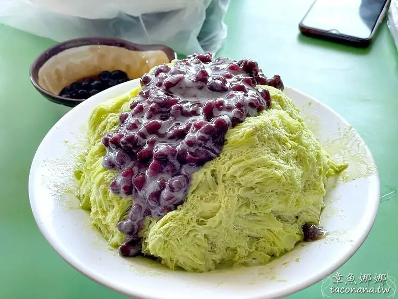 11種雪花冰任你選，剉冰、枝仔冰通通有！假日限定加點黑糖珍珠；料多又Q彈！