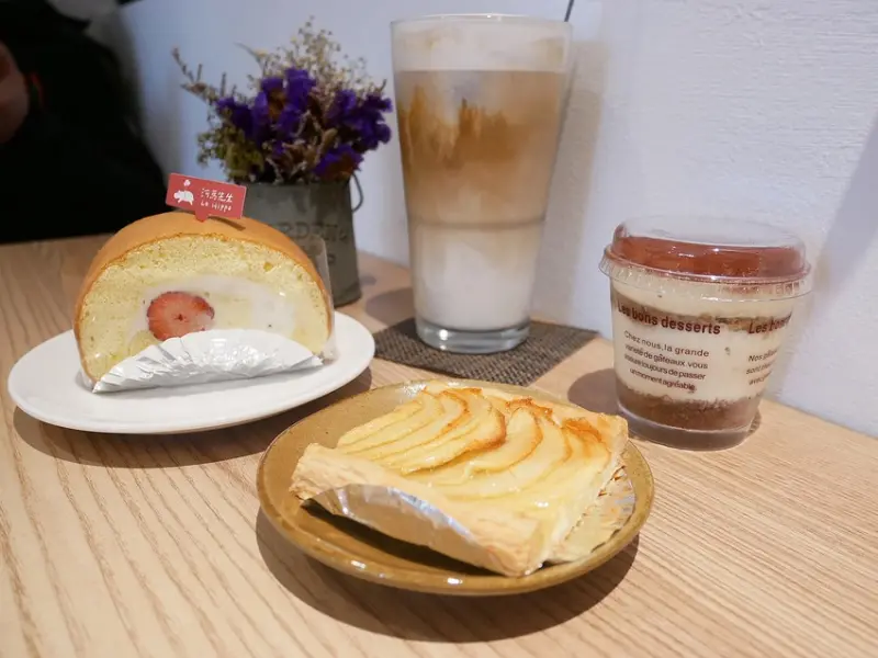 嘉義民雄下午茶，近民雄車站的超平價甜點，選項多且低消親切，一開幕立刻被包圍-河馬先生甜點烘焙坊