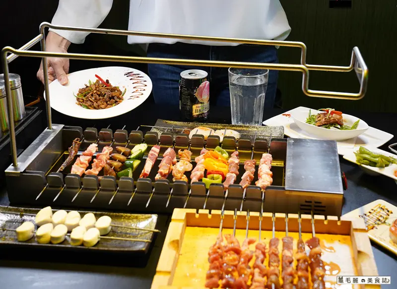 西門町人氣新開店│羊騷殿 全台唯一 只動你口不動你手的美味羊肉串燒 顛覆對「羊肉會騷」的既定印象！