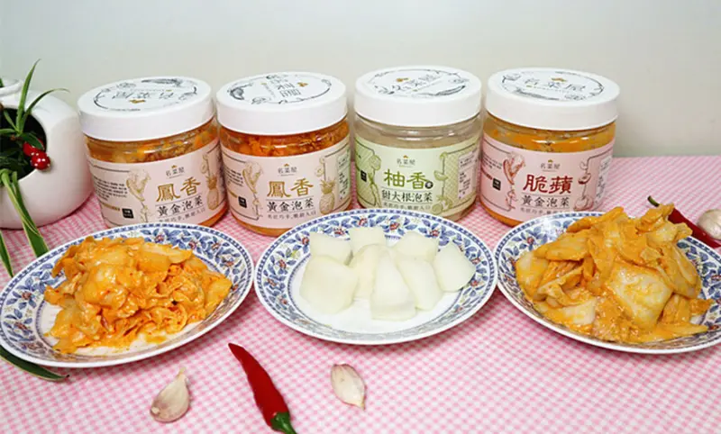 團購泡菜｜宅配泡菜｜名菜屋黃金水果泡菜｜名菜屋｜黃金水果泡菜｜鳳香黃金泡菜＊2 + 脆蘋黃金泡菜+ 柚香甜大根泡菜，獨門醃醬｜老少咸宜｜大小通愛吃，撩動味蕾的美味，夏日最開胃爽口的涼菜！