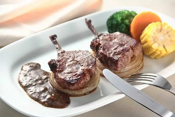 [西餐料理]椒汁玉蔥煎羊排