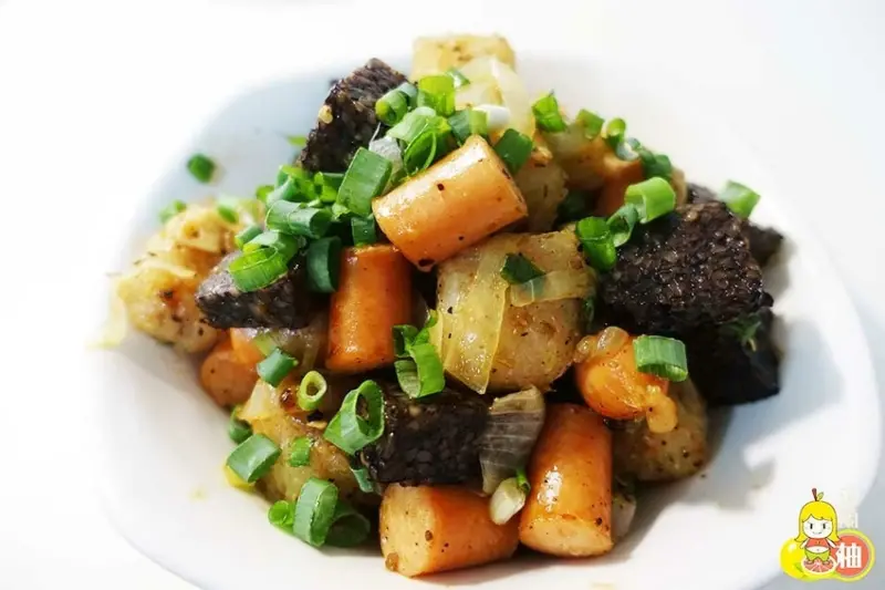 【簡易料理】【開箱】不含防腐劑 料理小幫手！『台塑餐飲-黑胡椒醬』豬血糕炒米腸拌香腸(2)