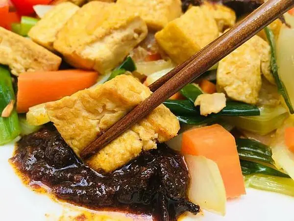 [開箱-椒麻干貝醬] 家常料理醬料推薦~第二道料理:嫩煎雞蛋豆腐佐干貝醬，驚艷你的味蕾!