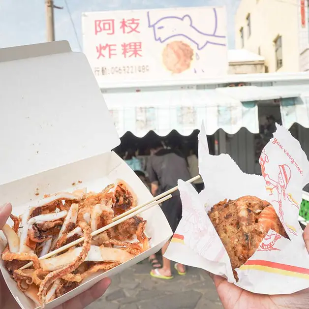 澎湖美食。阿枝炸粿  西嶼必吃銅板美食  吃的到整隻蝦子的炸粿