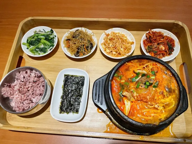 【台北韓式料理】勁呷韓定食 - 府中站韓式平價嫩豆腐鍋，內用小菜無限續吃到飽 /府中韓式料理/板橋韓式料理/板橋韓式小菜吃到飽