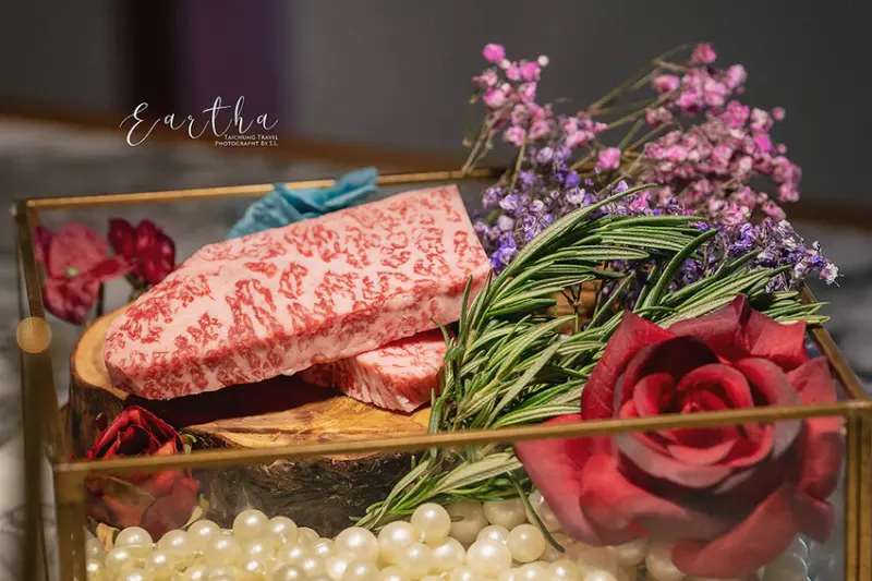 台中．北區 | Eartha 燒肉餐酒館 | 超浮誇的夢幻燒肉珠寶盒，專屬桌邊代烤服務，寵物友善的燒烤餐廳