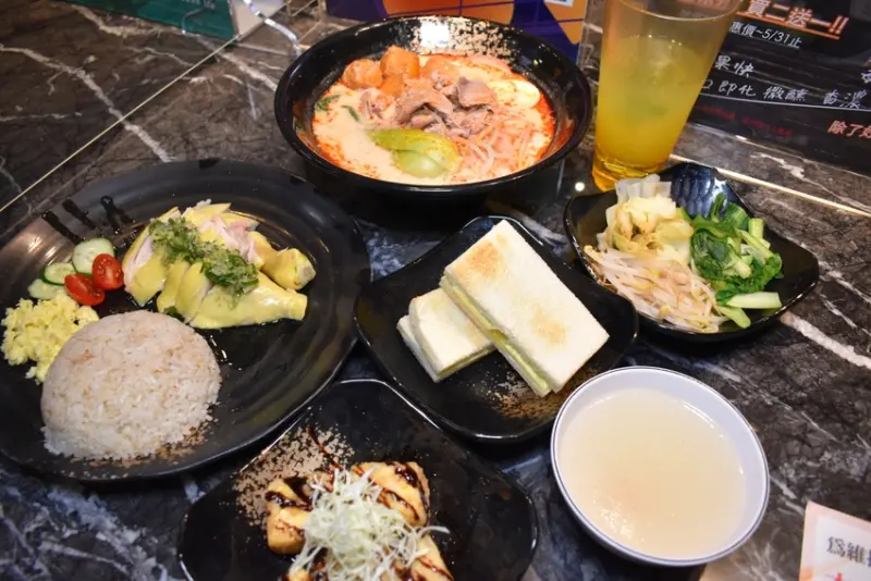 潮星州海南雞飯（信義誠品店/亞東店/徐匯廣場）。百貨美食街美食。正統的海南雞飯