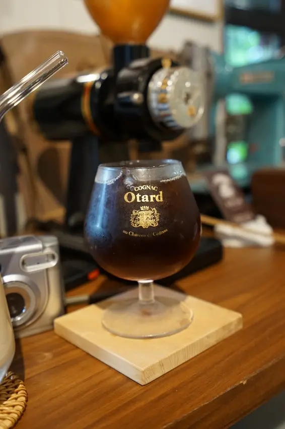 老樹舍咖啡 - 結合民宿、咖啡還有可愛動物的田園式咖啡廳，各式單品咖啡任你選，花蓮咖啡、下午茶推薦