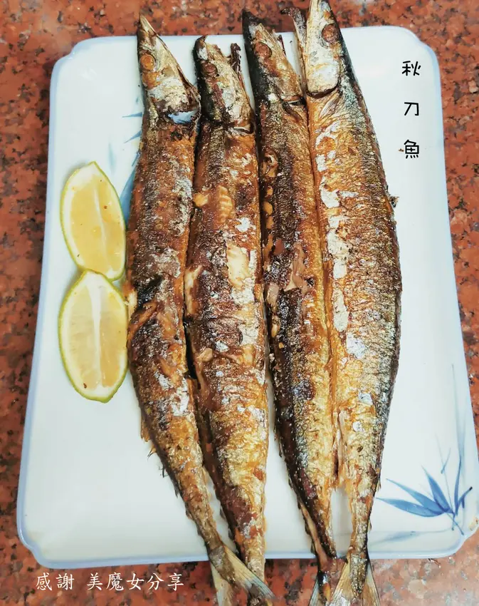 【明明水產】碳烤秋刀魚 (購買10隻送1隻)