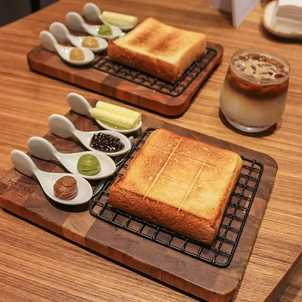 【下午茶推薦】嵜本SAKImotoBakery～板橋大遠百全新開幕～日本原物料直送～天然、不加任何東西的生吐司～防疫期間外帶全面88折優待～