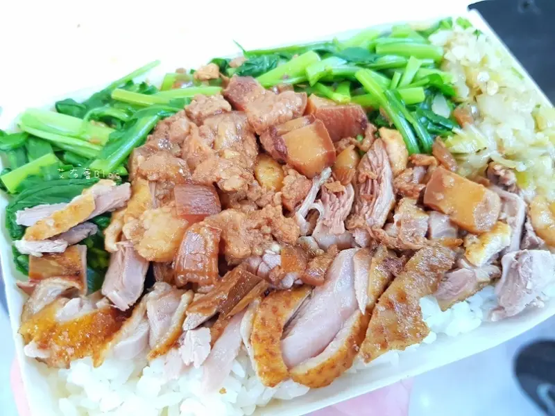 《高雄美食》鴨肉麵館❤高醫商圈~青島街，古早味鴨肉飯｡