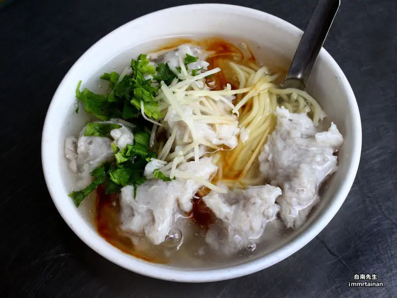 台南浮水虱目魚焿／正牌創始店／61年老店只賣1樣／在地人從小吃到大／內行老饕口袋名單－「阿鳳浮水虱目魚焿」