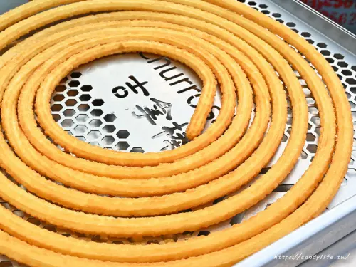 Churros & co.吉拿棒｜台中夜市出現巨大蚊香吉拿棒，14種口味任你選，現點現炸，一吃就上癮！
