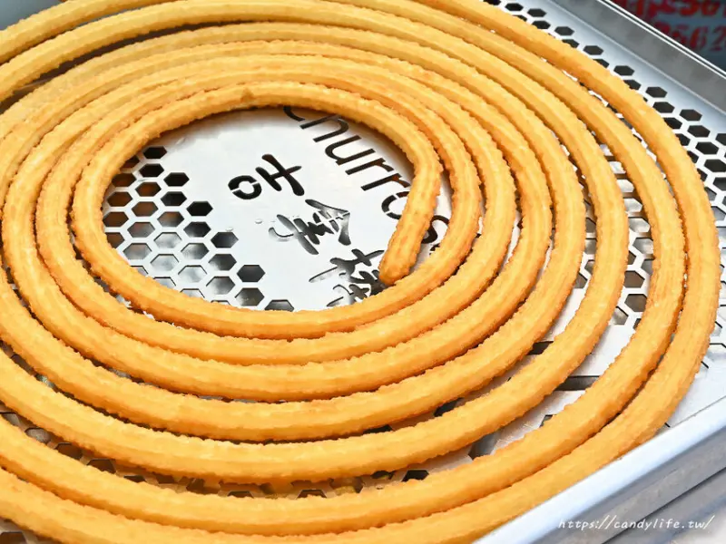 Churros & co.吉拿棒｜台中夜市出現巨大蚊香吉拿棒，14種口味任你選，現點現炸，一吃就上癮！