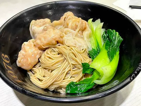 台北東區巷內│1976道地香港美食：創立於民國六十五年，多年不變的港式記憶味道│港式餐廳、廣東粥、雲吞撈麵【附菜單】