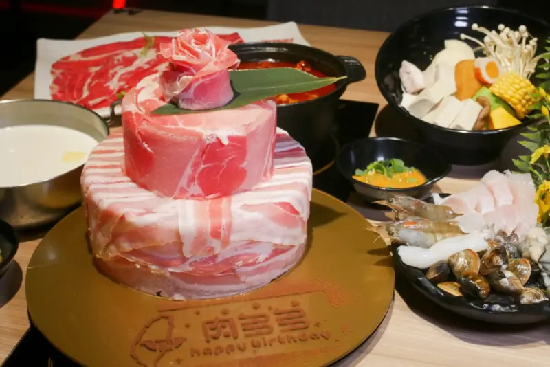 【好食分享】火鍋第一品牌「樂多多集團」旗下,最狂排隊名店,來桃園南崁開了,慶生首選浮誇系肉蛋糕,鍋物餐點推薦,附菜單 - Tanmilin