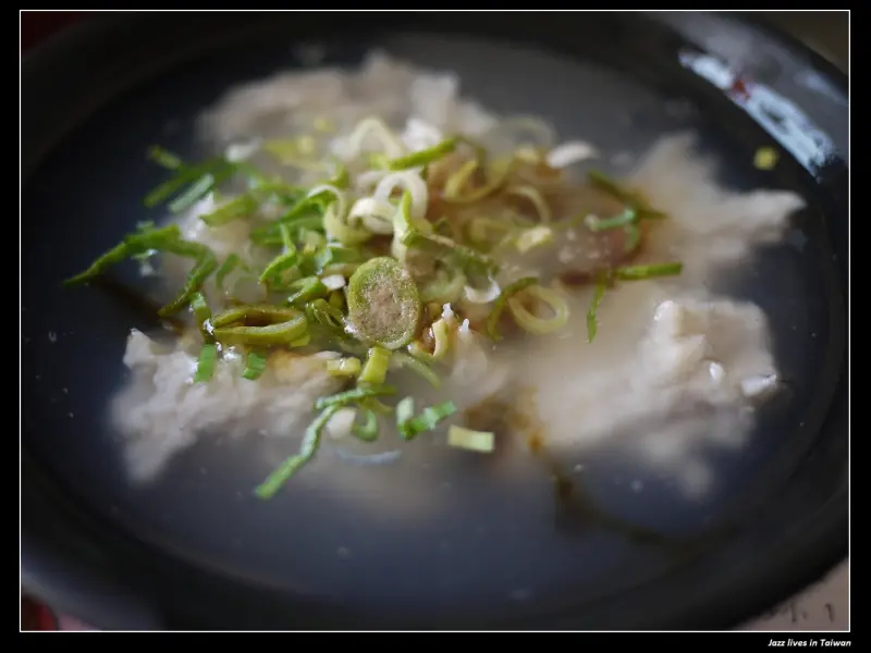 [呷霸白北浮水魚羹]赤嵌樓門口對面有好吃魚羹與炒米粉