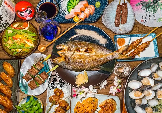 【老八風居酒屋-江翠店】捷運江子翠站美食，Google評分4.8顆星|傳承日本名古屋50年老店の獨特醬汁~板橋串燒、宵夜烤物推薦!下班後輕鬆小酌聊天の好地方!