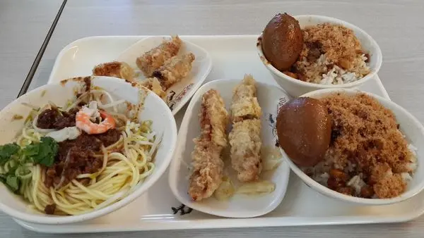 【台南-食】周氏蝦捲。蝦捲第一名，擔仔麵也不賴。