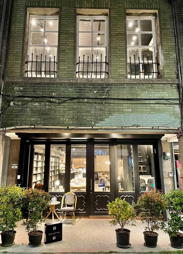 【中山站赤峰街咖啡】春秋書店｜老宅與書店完美結合｜不限時低消一杯飲料
