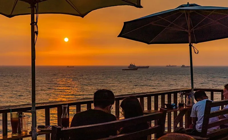 【高雄鼓山-西子灣美食景點】柴山咖啡海韻戀歌.夕陽海景配咖啡