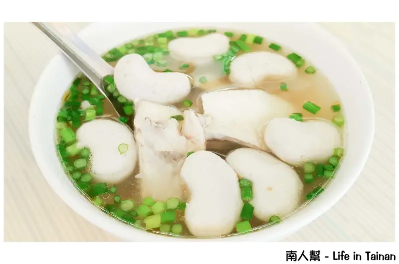 【台南中西區-美食】超級綜合湯全部料都加｜孔廟附近台南小吃 ~ 第三代虱目魚丸