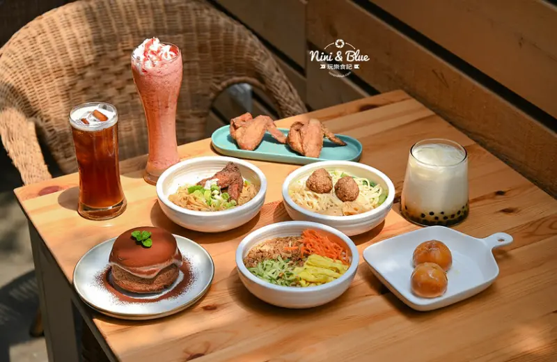 台中森林系秘境甜點麵食，飲料30元起還有插座。台中捷運文心櫻花站 -妮妮布魯