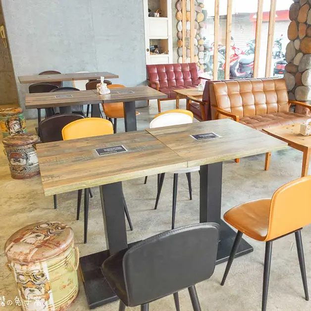 澎湖住宿。平湖窩行旅  馬公市區裡工業風的平價舒適背包客棧  走路直接到早餐街、玉冠仙草冰