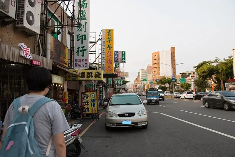【台南│古早味飲品】記憶中的消暑涼飲─小西腳青草茶、協進國小旁古早味紅茶

