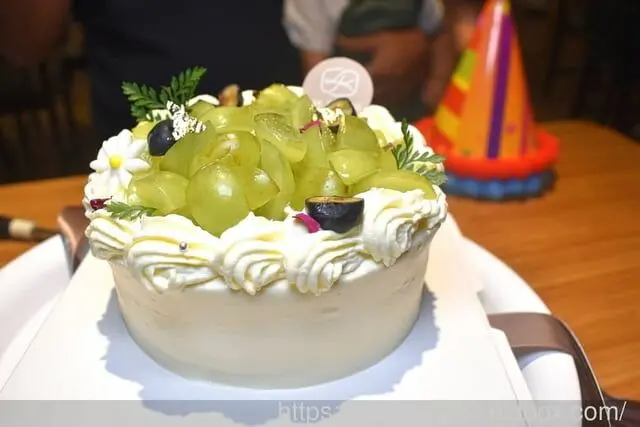 寶寶周歲生日蛋糕 | 4k手作烘培 4吋綠葡萄奶霜 手作低糖生乳奶霜+加州綠葡萄+莫諾尼香草戚風 -  就是這樣。吃喝玩樂。愛漂亮部落格 - FashionGuide 華人時尚專業評鑑