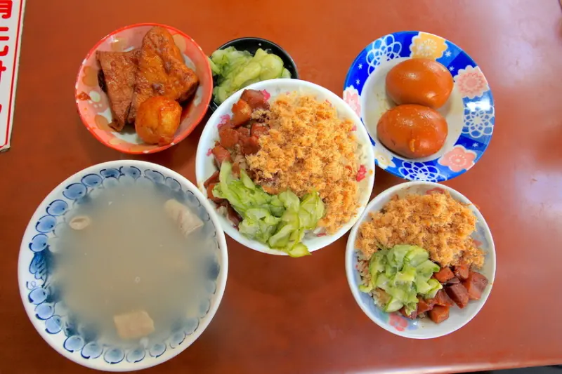 吃。台南|中西區。台南知名百年老店，果然名不虛傳的美味「首府米糕棧」。