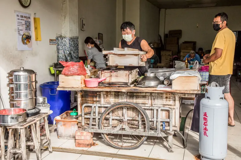 碗粿南(忠孝路無名米糕)｜懷舊老攤車，超過一甲子隱藏版碗粿、米糕