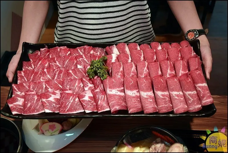 築崎鍋物。興大平價火鍋外帶生食分享餐4-6人399元.熟食外帶88折防疫優惠太超值-商妮吃喝遊樂