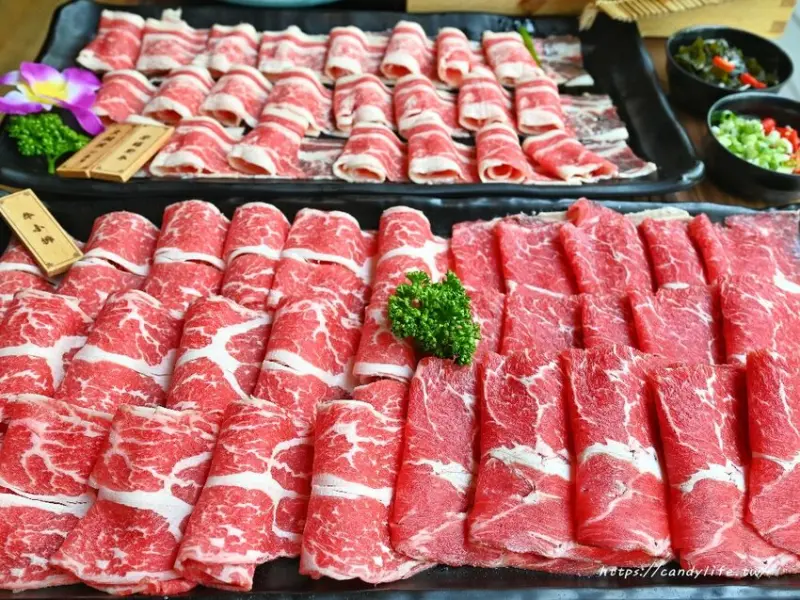 築崎鍋物│台中平價鍋物推薦，自助吧滷肉飯、熟食、冰淇淋、咖啡、烤吐司吃到飽，只要130元起，十月中前平日四人同行加１元40隻蝦讓你爽爽吃～