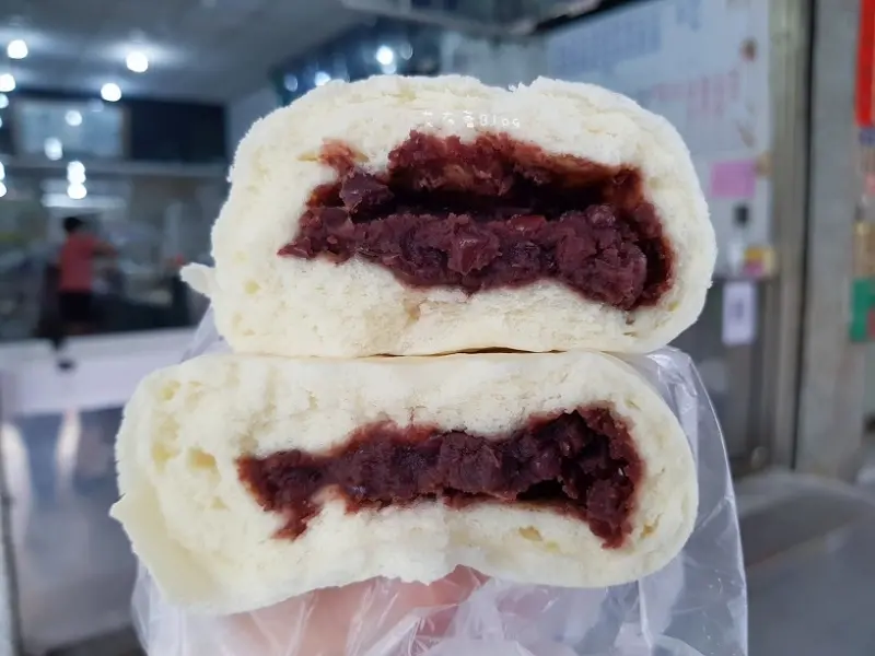 《高雄美食》六張犁饅頭店❤饅頭個個出奇大！！買10還送1~
