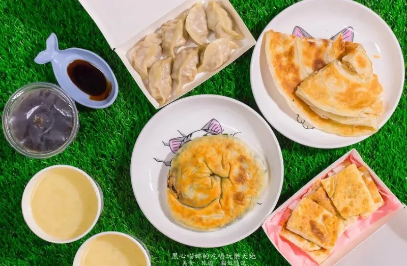 高雄苓雅︱餅山一餃　每樣50元！酥脆爽口有嚼勁的蔥油餅和鮮香蒸餃，下雨天就在家野餐吧！！