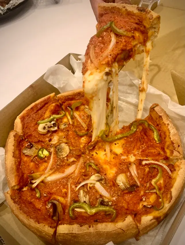 防疫外帶美食專區(台北市大安區美式料理) 高熱量 高cp值 Love at first bite bakery cafe 美式深盤芝加哥pizza 